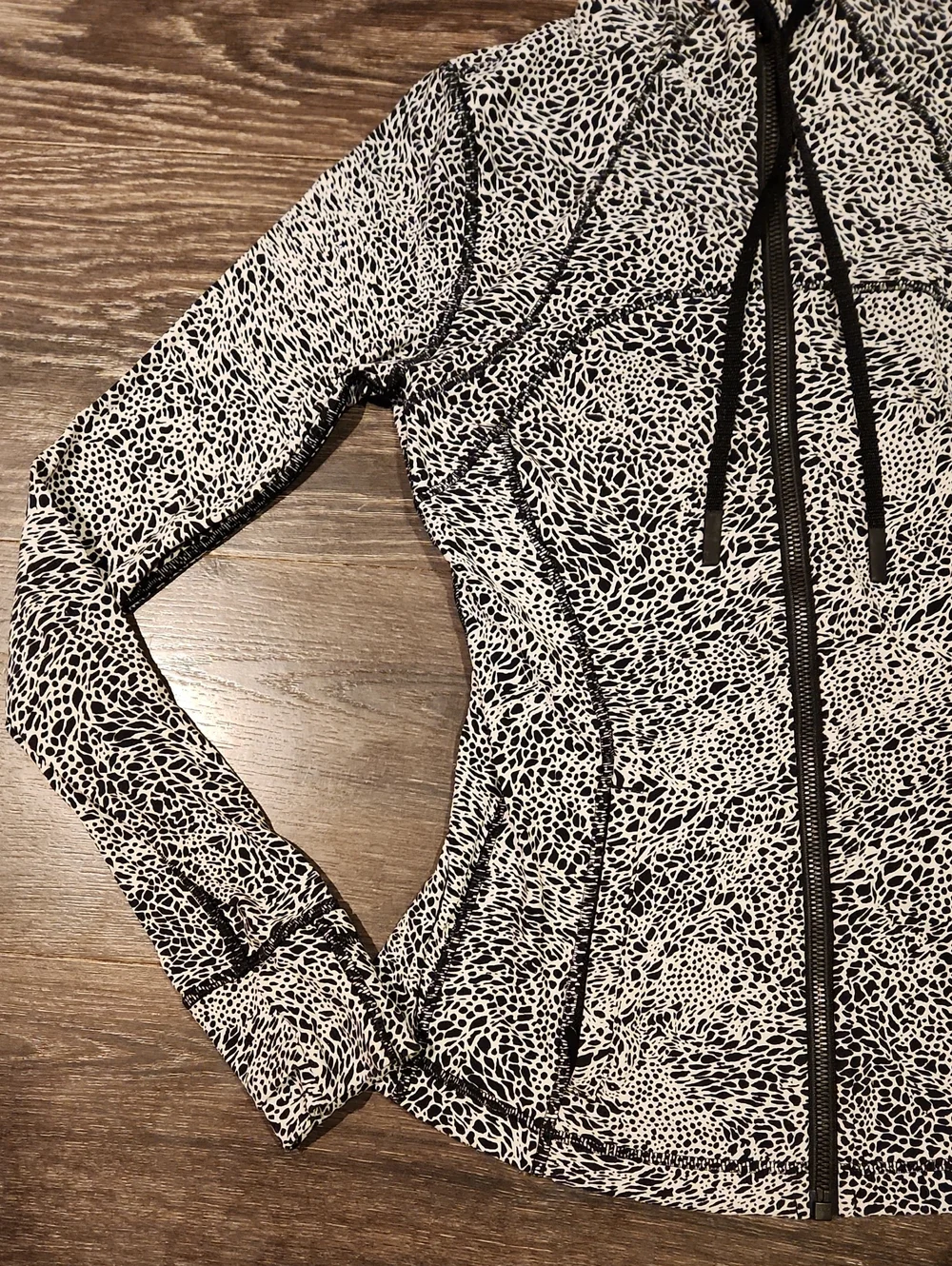 ❤️ LULULEMON DEFINE HOODED JACKET NULU IN POLAR SHIFT INVERSE ALPINE WHITE BLACK